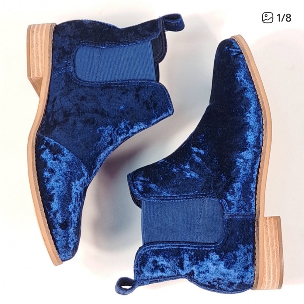 Toms Ella Chelsea boots in blue velvet size 8